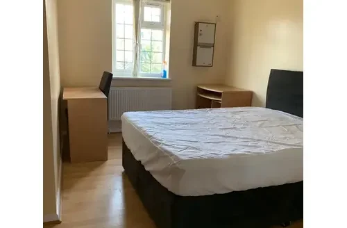 Double Room to Rent – Near Isleworth Station
